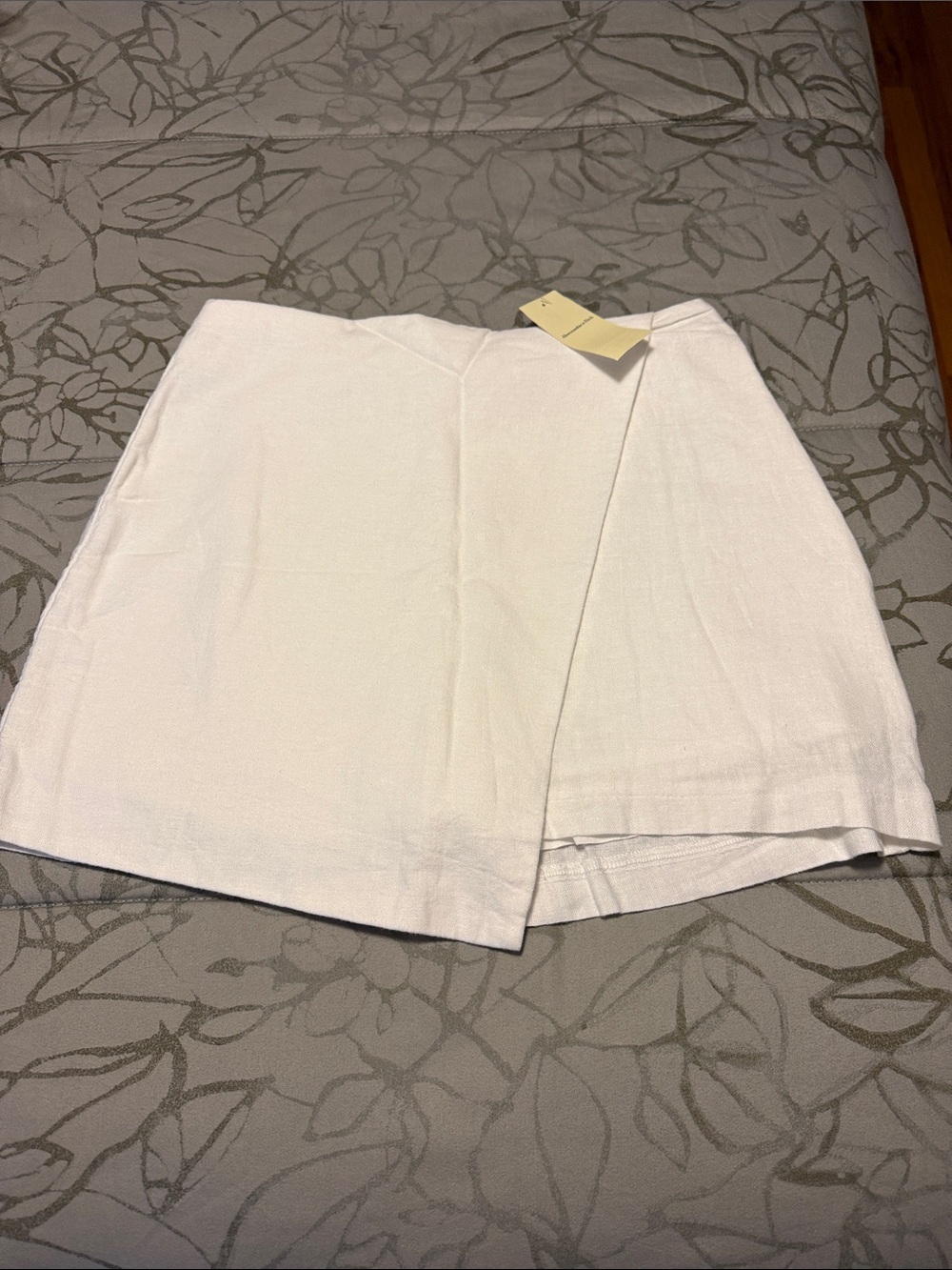 Abercrombie & Fitch White Linen blend asymmetrical Mini Skort